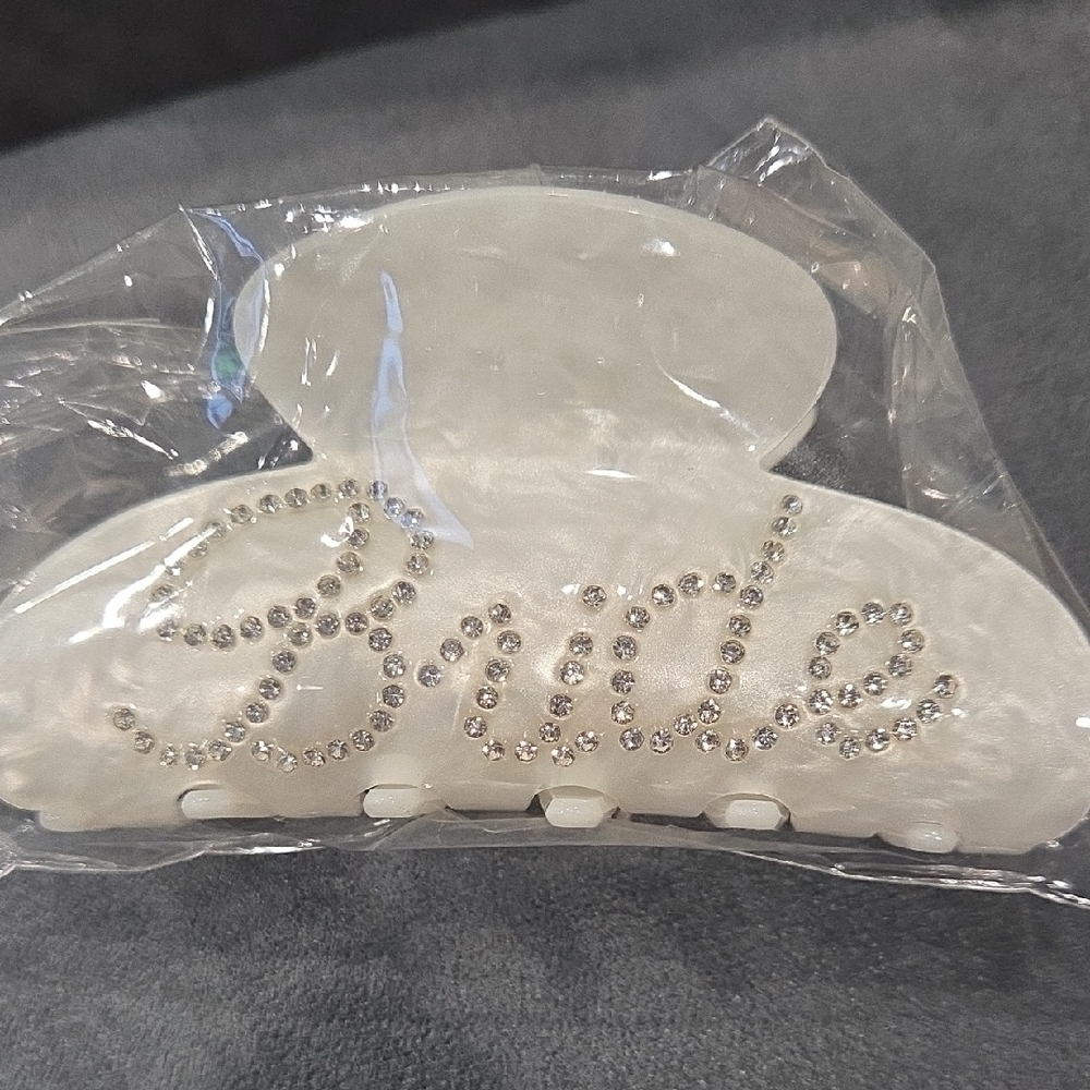 White Rhinestone 'Bride' Hair Claw Clip - Picture 7 of 7